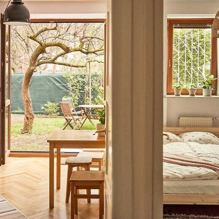 Stary Mokotow, Z Ogrodkiem Apartman Varsó Kültér fotó