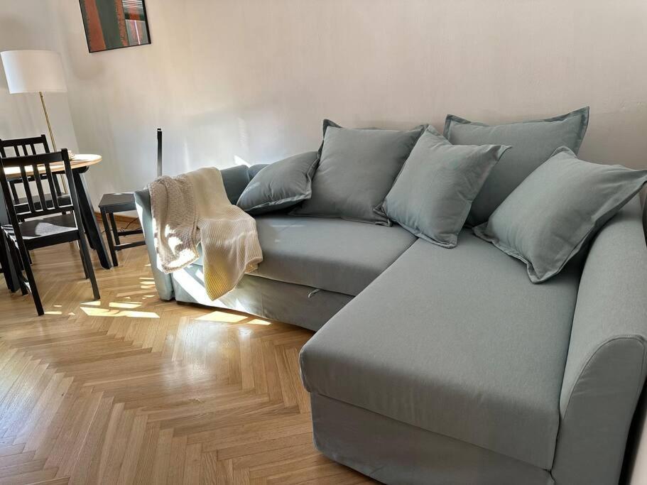 Stary Mokotow, Z Ogrodkiem Apartman Varsó Kültér fotó