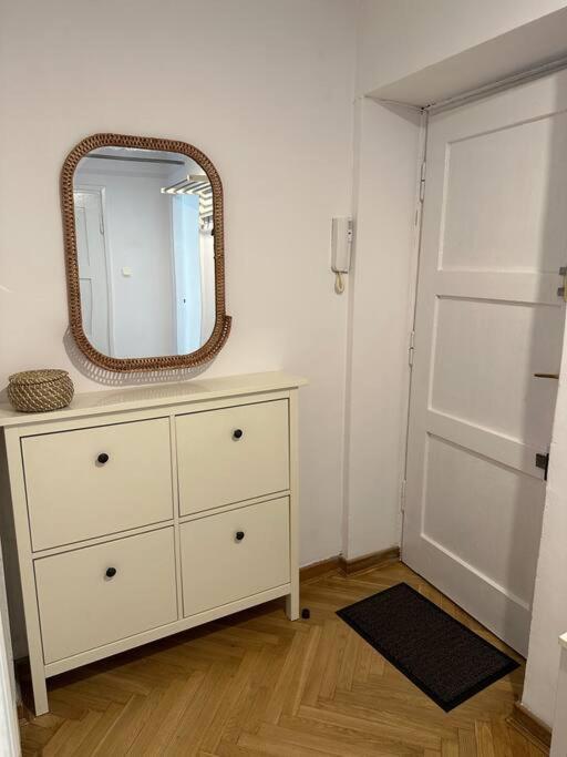 Stary Mokotow, Z Ogrodkiem Apartman Varsó Kültér fotó
