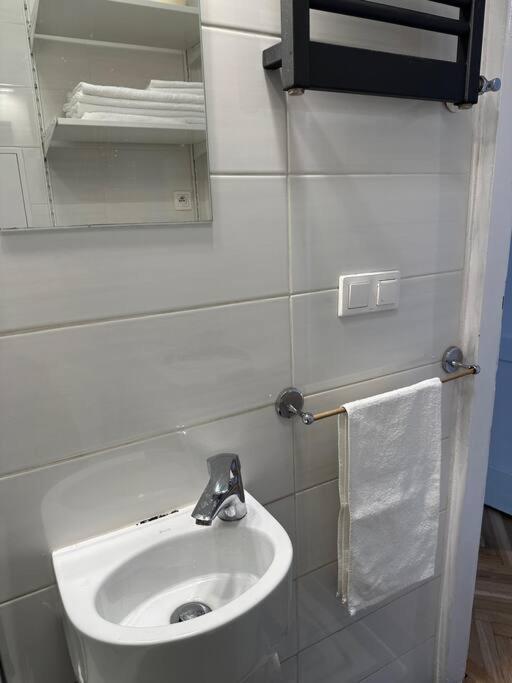 Stary Mokotow, Z Ogrodkiem Apartman Varsó Kültér fotó