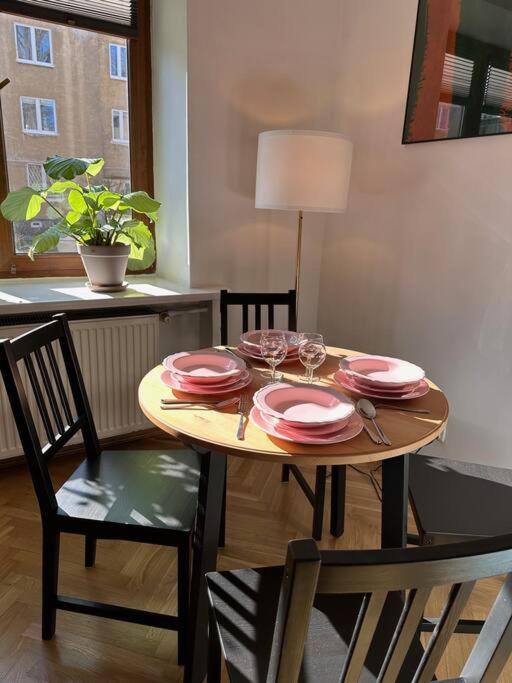 Stary Mokotow, Z Ogrodkiem Apartman Varsó Kültér fotó