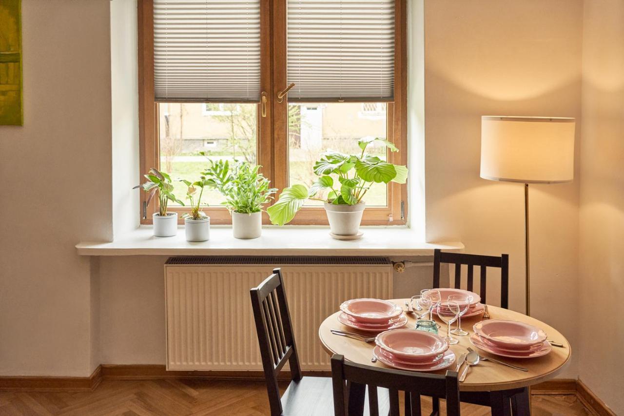 Stary Mokotow, Z Ogrodkiem Apartman Varsó Kültér fotó